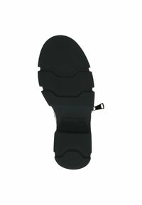 Suola di scarpa in gomma nera con un motivo testurizzato e design segmentato. Presenta una linguetta sul tallone per facilitare l'indossamento e il logo del produttore. Taglia contrassegnata.