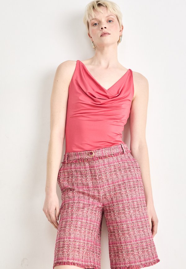 CLAUDIA  - Shorts - flowering peony twee2