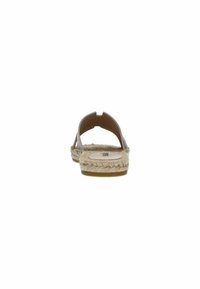 Espadrille-sandalen in beige met een geweven jute zool, open achterkant en banden met uitsparingen. Zachte textuur met een vlak, flexibel ontwerp.