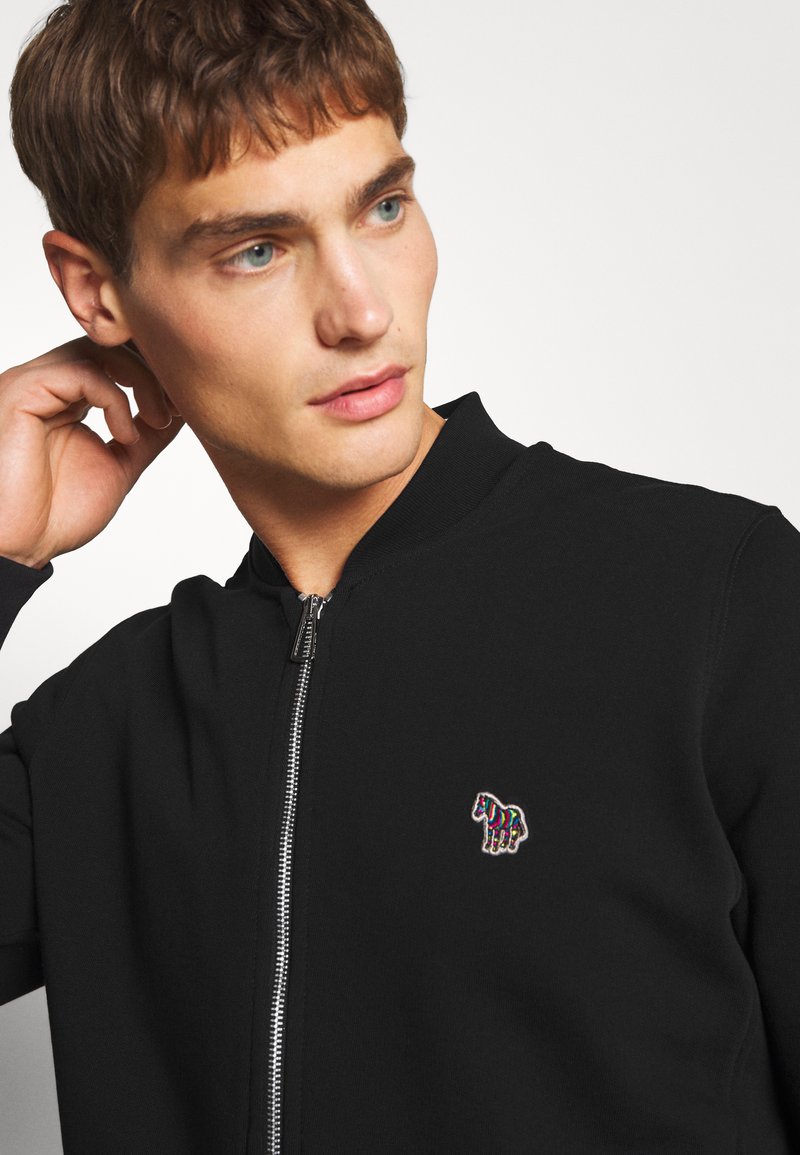 Herren T-shirts & Polos | PS Paul Smith REG FIT ZIP UNISEX Sweatjacke black/schwarz - LE92674 Herren T-shirts & Polos | PS Paul Smith REG FIT ZIP UNISEX Sweatjacke black/schwarz - LE92674