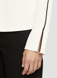 s.Oliver BLACK LABEL GESCHLITZTEM ÄRMELSAUM - Sweatshirt - ecru
