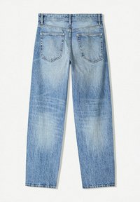 Lichtblauwe spijkerbroek, recht model, achterzakken, vervaagde textuur, zichtbare stiksels en een klassieke vijf-pocketstijl.