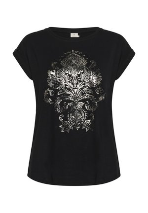 Camiseta negra de manga corta hecha de una tela suave, con un patrón floral metálico plateado en la parte delantera y un escote redondo.