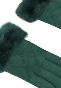 Guanti verde scuro in finta pelle scamosciata con un morbido polsino in pelliccia sintetica. I guanti presentano un motivo a diamante e un design a cinque dita.