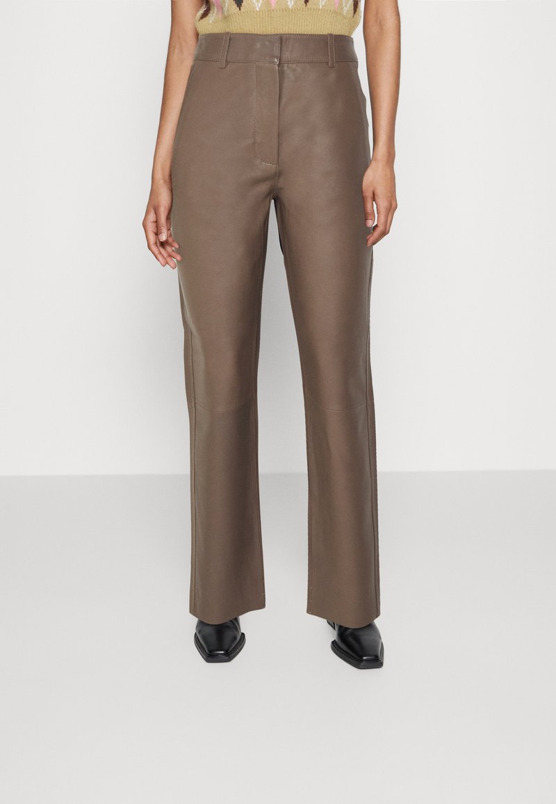 Lederhose Sophie schwarz main image 1