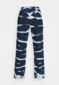 Jeans i denim med ett blått och vitt batikmönster, raka ben, fem fickor och knappstängning i midjan.