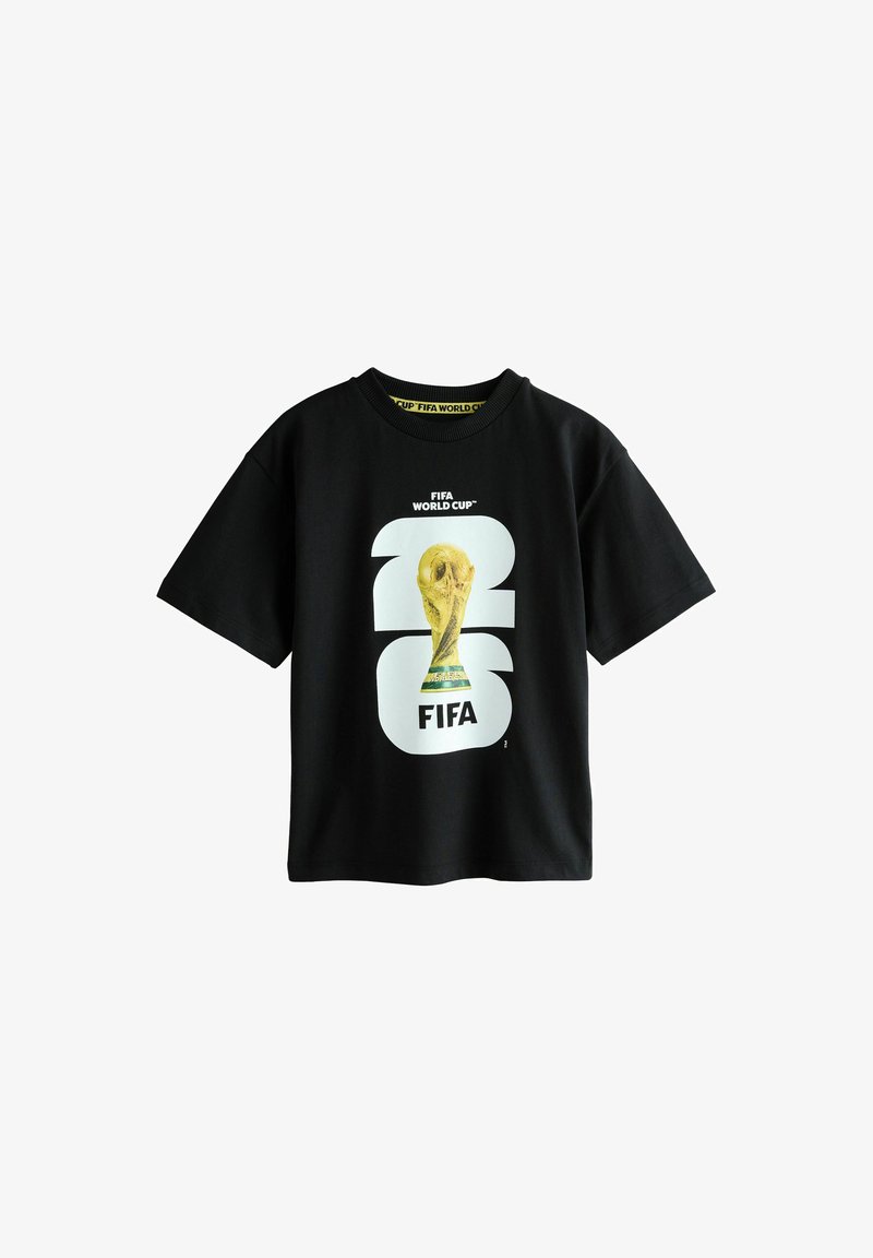Czarny T-shirt z krótkim rękawem z białą typografią "2022" oraz grafiką trofeum FIFA World Cup umieszczoną na środku z przodu.