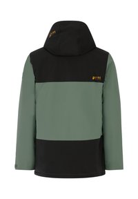 Giacca impermeabile con pannello superiore nero e pannello inferiore verde. Include un cappuccio e un logo sul retro. Texture morbida, vestibilità moderna.