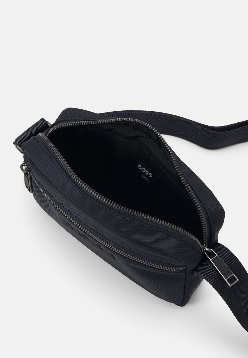 Tracolla Hugo Boss Catch 3.0 - Remove Store