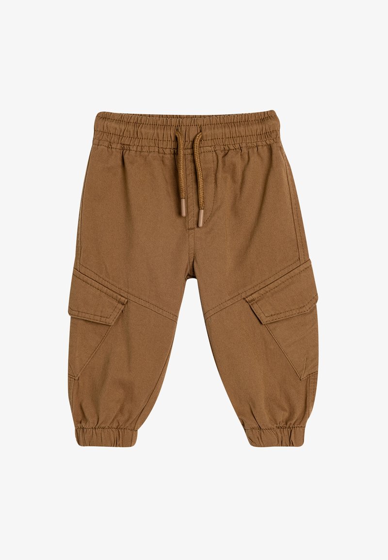 Pantalones cargo de algodón marrón con cintura elástica, cordón ajustable y dos bolsillos laterales, con un corte entallado.