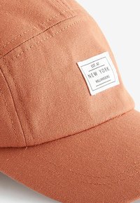 Next Keps - rust brown