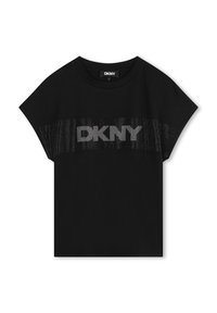 Camiseta de algodón negra con mangas cortas, que presenta un logotipo de DKNY brillante y texturizado en el pecho, en un diseño horizontal.