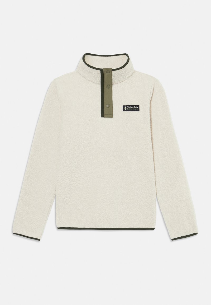 Pull en polaire crème avec une finition texturée. Comprend un col vert, une fermeture par bouton et un patch logo noir sur la poitrine.
