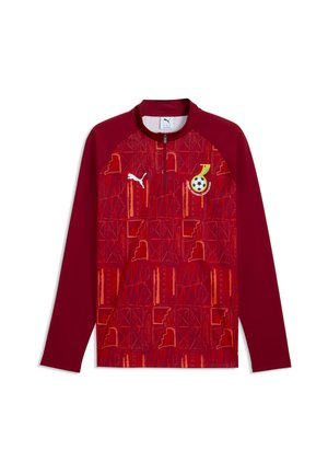 Bordeauxrode sporttop met lange mouwen en geometrische patronen, Puma-logo op de rechterborst en embleem van de Ghana Football Association op de linkerborst.