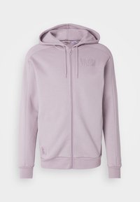 Sudadera con capucha y cremallera de color lila claro, con puños y dobladillo acanalados. Detalle sutil de logo en el pecho, confeccionada con tela suave.