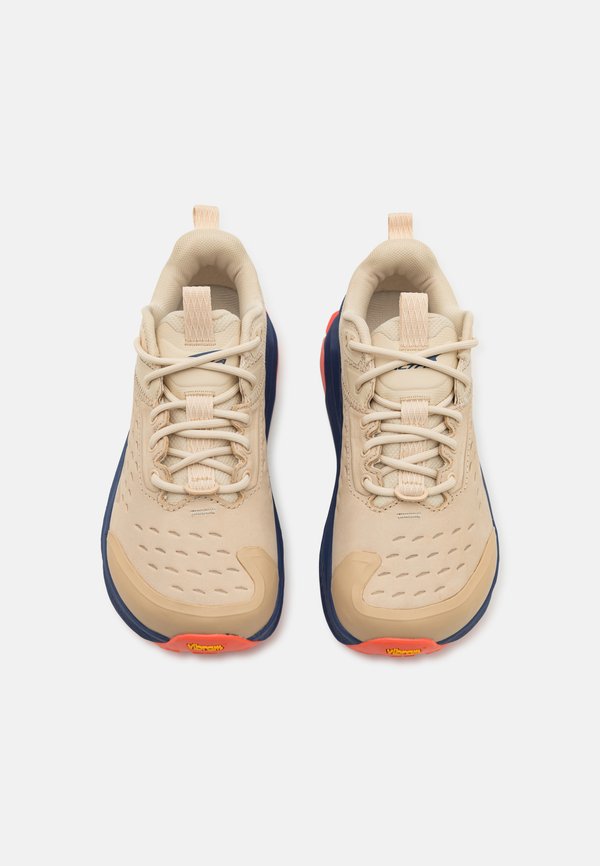 W OLYMPUS 6 HIKE LOW GTX - Hiking shoes - sand2