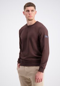 Geselecteerd, oak brown