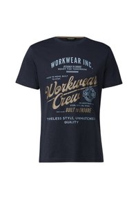 Námořnická modrá tričko s textem "Workwear Inc.," "Workwear Crew," a frázemi o odolnosti a stylu v modrém a béžovém písmu.