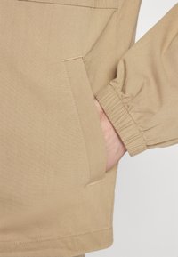 Thumbnail Image 6