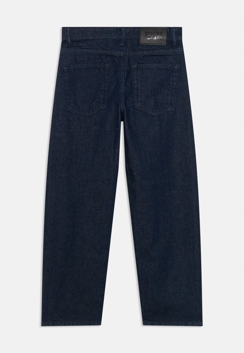 Calças de ganga azul-escuro com um design de perna reta, costura visível e dois bolsos traseiros. Etiqueta de couro na cintura.