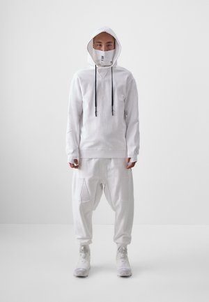 11 BY BBS CONSTRUCTED JOGGER - Tracksuit bottoms - white