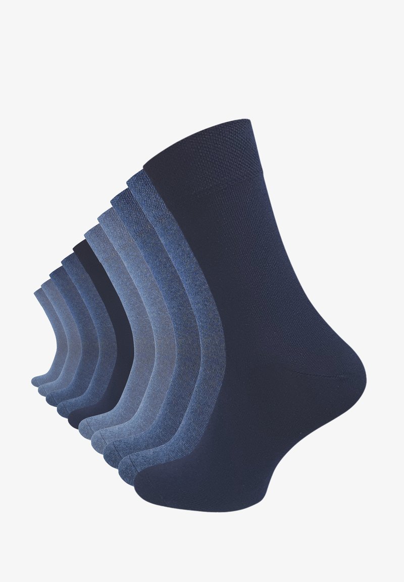 Otto paia di calzini in diverse tonalità di blu e navy, caratterizzati da una texture liscia e da polsini a coste. Ogni paio ha una forma e un design coerenti.