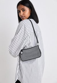 CRYSTAL PENN - Handtasche - black
