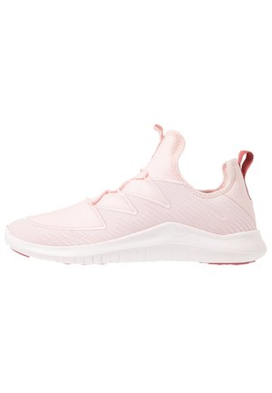 Baskets de sport rose clair avec empeigne texturée, semelle blanche flexible, col rembourré et languettes sur la languette et le talon.