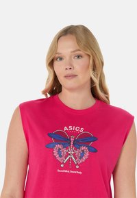 ASICS GAME SEASONAL GRAPHIC - Top - bright rose