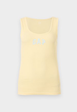 Αμάνικο ριμπ ανοιχτό κίτρινο τοπ με στρογγυλή λαιμόκοψη και ανοιχτό μπλε λογότυπο GAP στο κέντρο μπροστά.