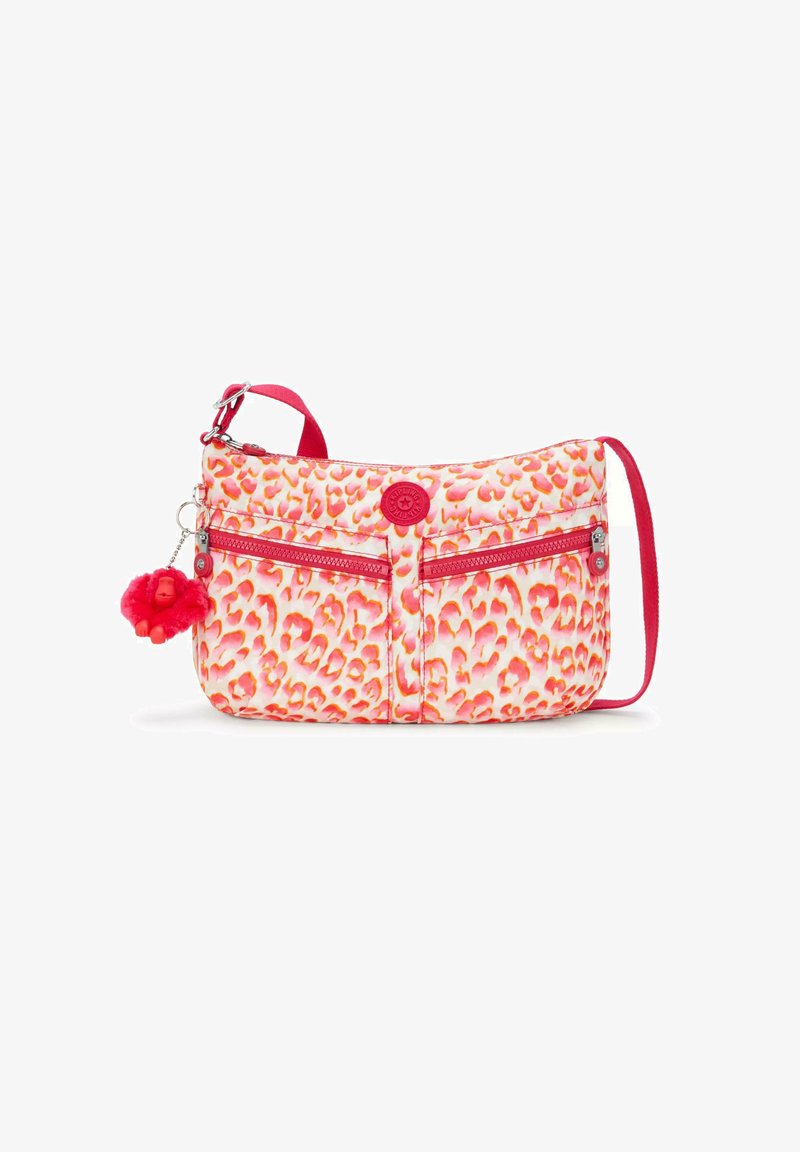 Borsa a spalla in stampa leopardata rosa e arancione con due tasche anteriori con zip, un logo rotondo e un charm leone rosso sfocato attaccato.