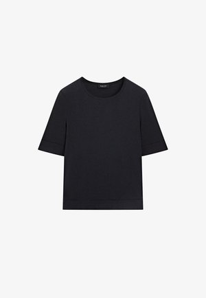 Sort kortærmet T-shirt med rund halsudskæring, opbukkelige manchetter og lige kant, lagt fladt ud mod en hvid baggrund.