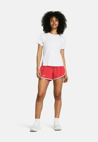Under Armour FLY-BY - Spordišortsid - racer red