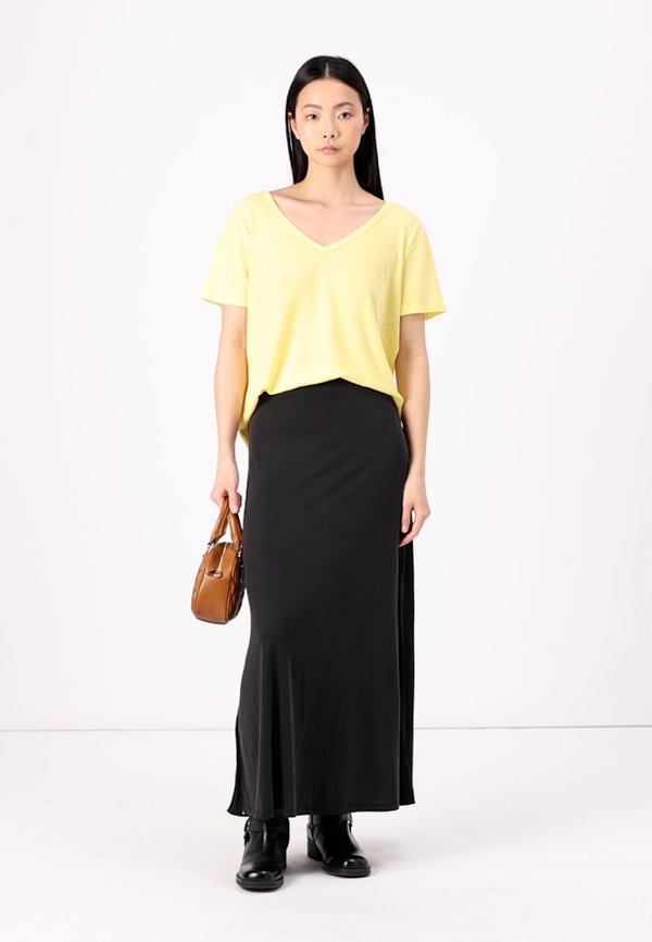 OBJTHEA V NECK - Basic T-shirt - daffodil3