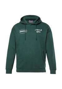 Grüne Baumwollkapuzenpullover mit einer Fronttasche, Kordelzugkapuze und weißem Text: "MMXXI" und "o rêves de justice" auf der Brust bedruckt.