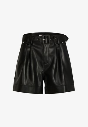 Schwarze Kunstleder-High-Waist-Shorts mit Falten, einem passenden Gürtel mit quadratischer Schnalle und umgeschlagenen Säumen.