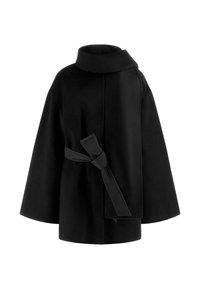 Cappotto nero in tessuto morbido, con collo alto, maniche larghe e cintura abbinata annodata in vita. Texture liscia e design minimalista.