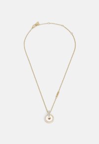 Gouden ketting met een ronde hanger met een sprankelende accent. Het schakeldesign is gelinkt, met een subtiele gedraaide textuur.
