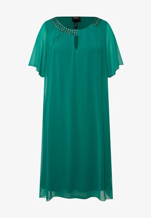 Turkoois, knielang jurkje van doorschijnende stof, met een ronde halslijn versierd met metalen studs en korte, vloeiende mouwen.