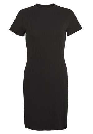 Zwarte geribbelde jurk met een aansluitende silhouet, korte mouwen en een ronde halslijn. Gemaakt van rekbaar materiaal voor een comfortabele pasvorm.