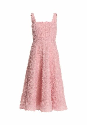 Roze mouwloze midi-jurk met 3D-roosapplicaties over het hele oppervlak, aansluitend lijfje, vierkante halslijn en uitlopende rok.