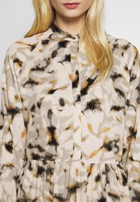 mbyM Vestido informal - beige