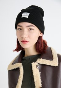 MOJO LOGO BEANIE  - Lue - black