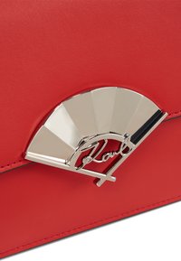 KARL LAGERFELD SIGNATURE FAN MEDIUM - Torba preko tijela - haute red