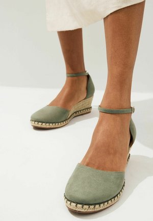 FOREVER COMFORT - Escarpins compensés - green