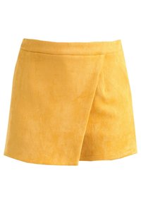 Gul mockaskinn mini kjol i omslagstil med rak midjeband och framåtlutande panel.