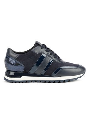 Sneaker blu navy con chiusura frontale a lacci, pannelli in pelle lucida e opaca, tallone testurizzato e suola scanalata con dettagli bianchi.