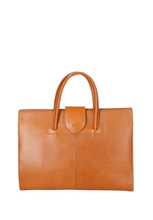 Tan leren handtas met twee handvaten, rechthoekige vorm, gladde textuur, voorzien van een drukknoopsluiting en een minimalistisch ontwerp.