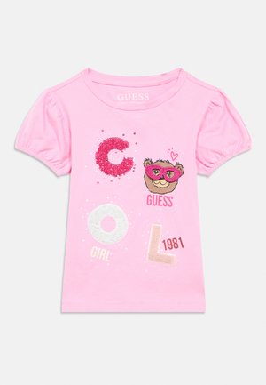 Rosa Kurzarm-T-Shirt für Kleinkinder mit Puffärmeln, verziert mit glitzernden Buchstaben "C", "O", "L", "1981", "GIRL" und einem Bären, der eine rosa Sonnenbrille trägt.
