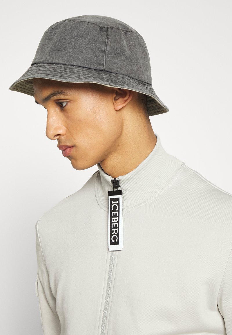 Herren T-shirts & Polos | Iceberg Sweatjacke grigio/offwhite - GC02420 Herren T-shirts & Polos | Iceberg Sweatjacke grigio/offwhite - GC02420